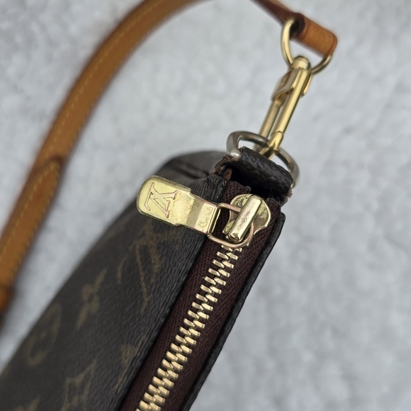 Vintage Louis Vuitton Pochette Accesories Crossbody Bag With Branded Long Strap - Picture 7 of 17